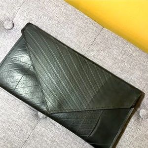 Lifetotes recycled black tire clutch